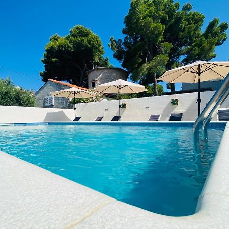 Sea-Views Brazza Apartments With Private Pool Milna  Extérieur photo