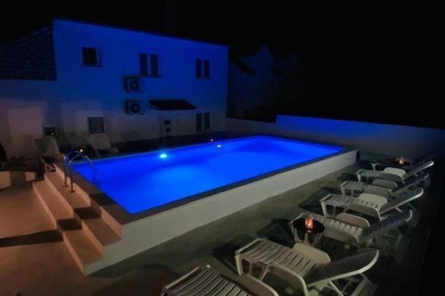 Sea-Views Brazza Apartments With Private Pool Milna  Extérieur photo
