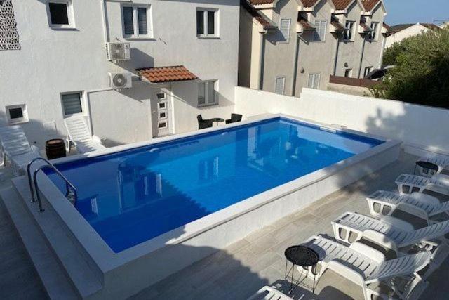 Sea-Views Brazza Apartments With Private Pool Milna  Extérieur photo