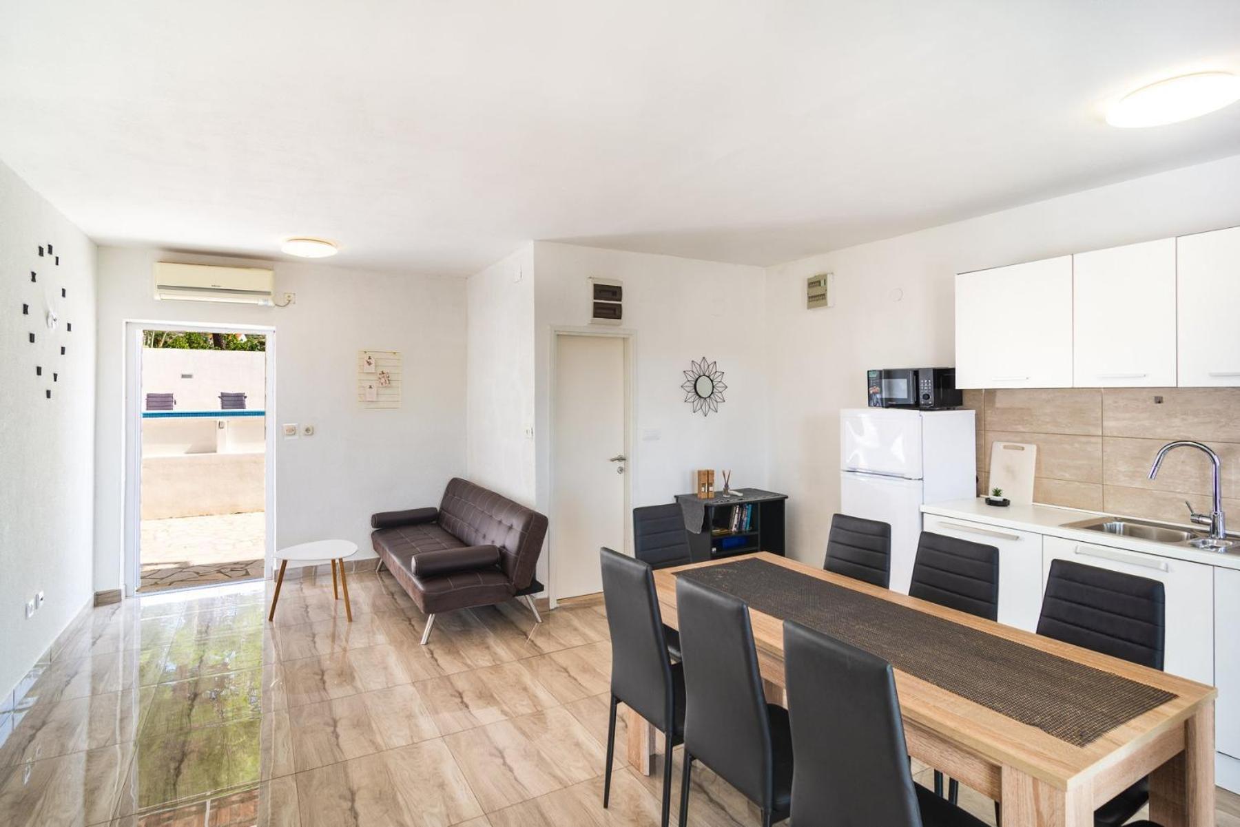 Sea-Views Brazza Apartments With Private Pool Milna  Extérieur photo