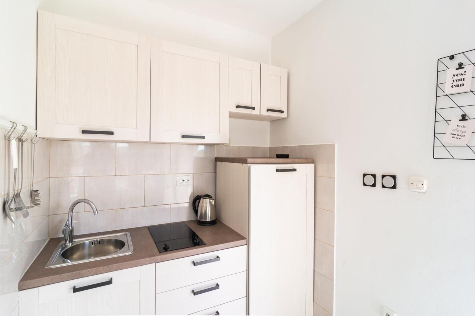 Sea-Views Brazza Apartments With Private Pool Milna  Extérieur photo