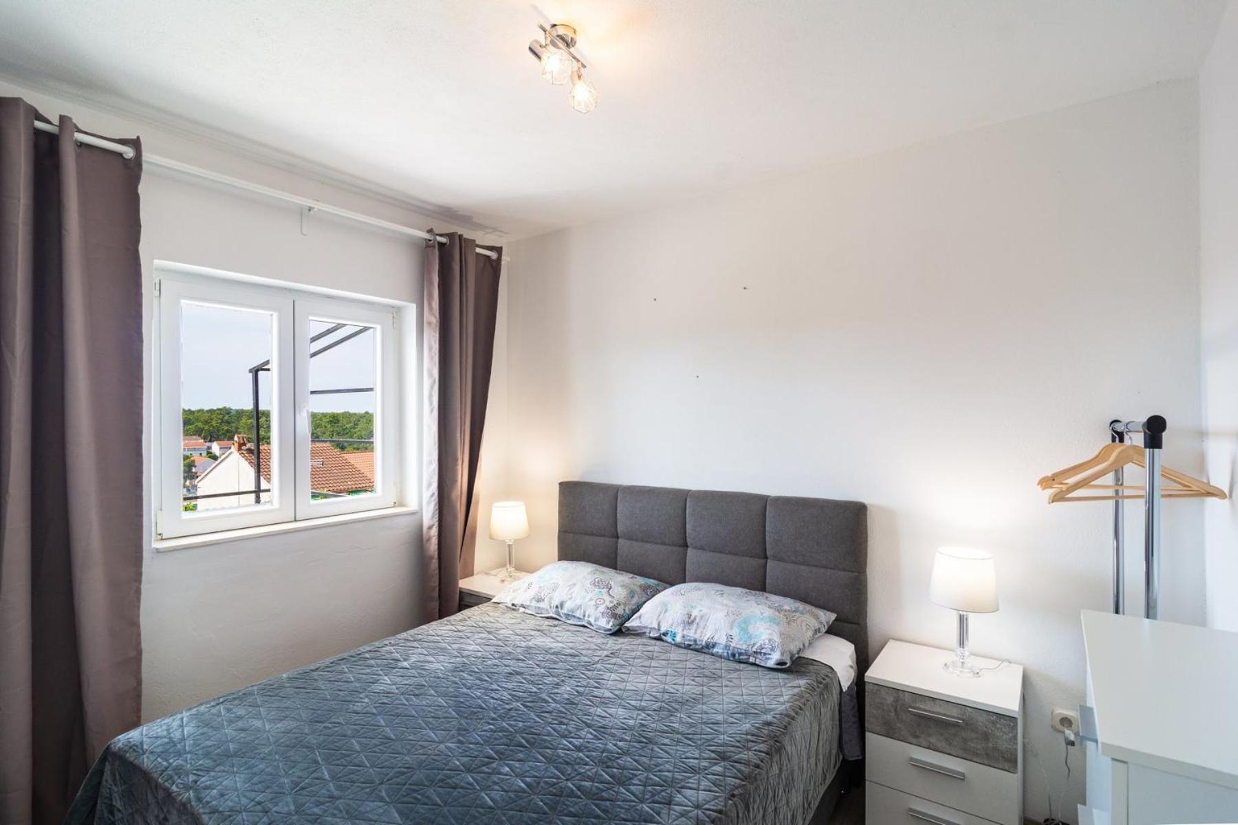 Sea-Views Brazza Apartments With Private Pool Milna  Extérieur photo