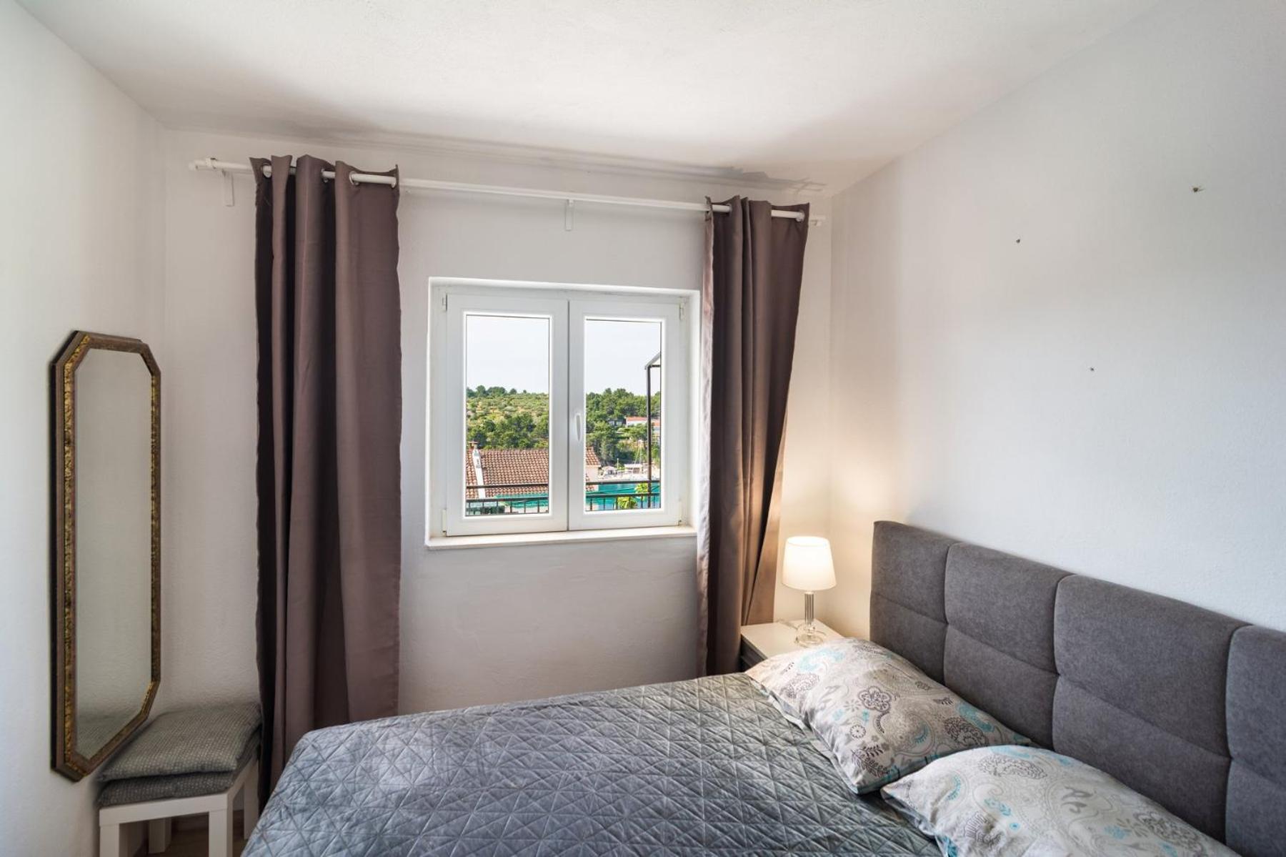 Sea-Views Brazza Apartments With Private Pool Milna  Extérieur photo